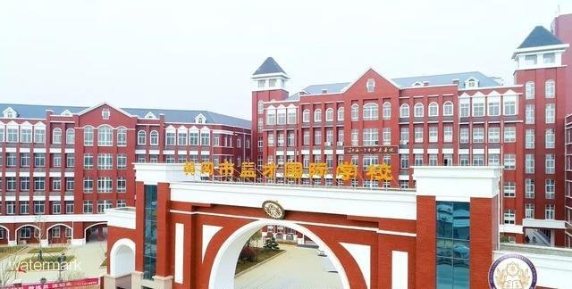 湖北省黃岡市益才國際學(xué)校——智慧校園人臉識別測溫閘機(jī)項目