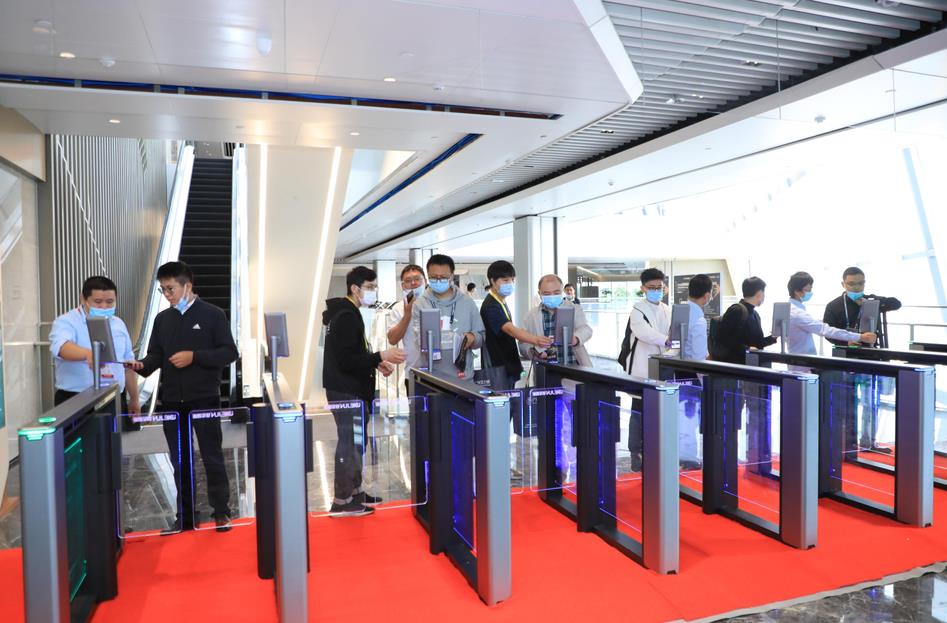 鐵軍智能-健康行程碼核驗閘機，實現小區,寫字樓大廈等場地科技防疫!