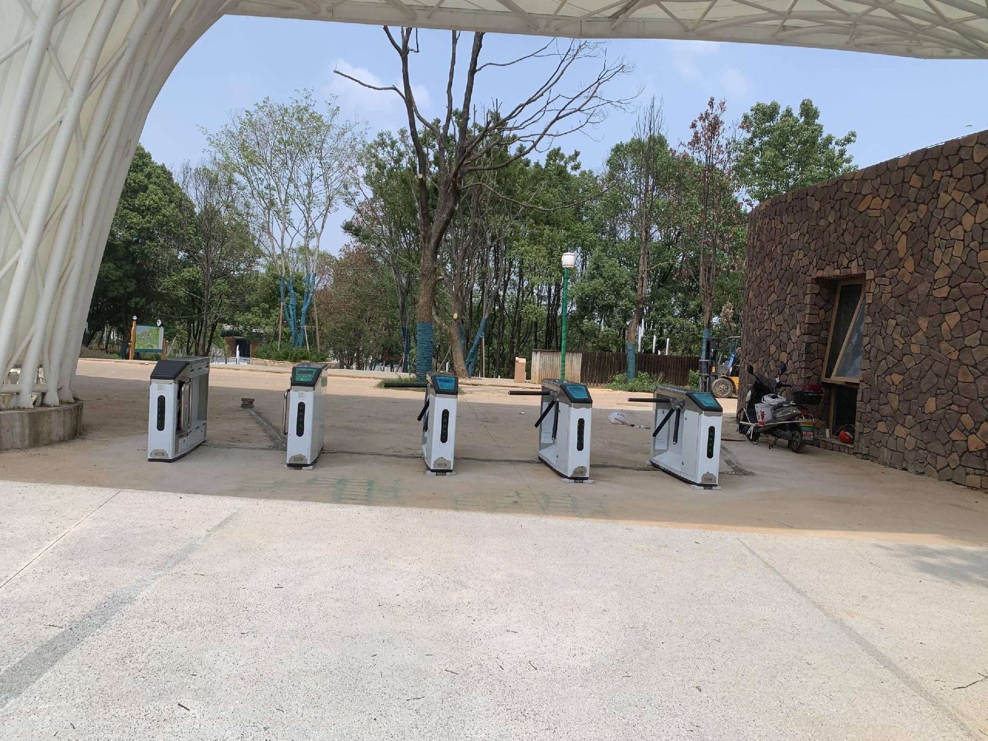 智慧景區(qū)票務(wù)閘機(jī)系統(tǒng)作用及特點(diǎn)-鐵軍智能