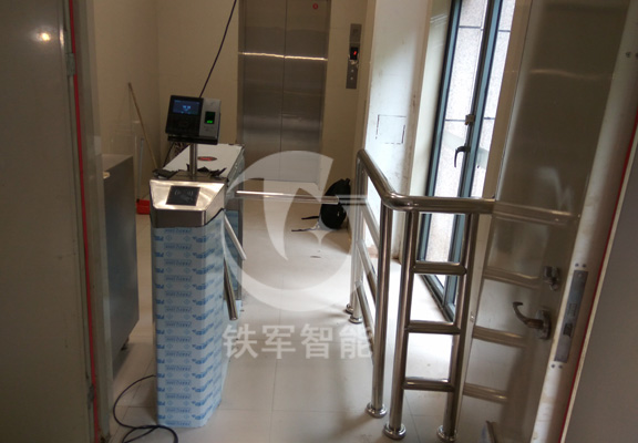 三輥閘道閘機工程