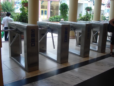 深圳閘機廠家淺析三輥閘機的十二大優勢