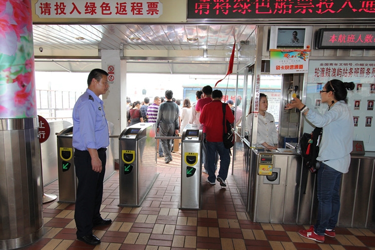 閘機廠家講解三輥閘如何高效實現防尾隨