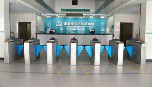 智能閘機翼閘已經融入二維碼、射頻、人臉識別等新技術