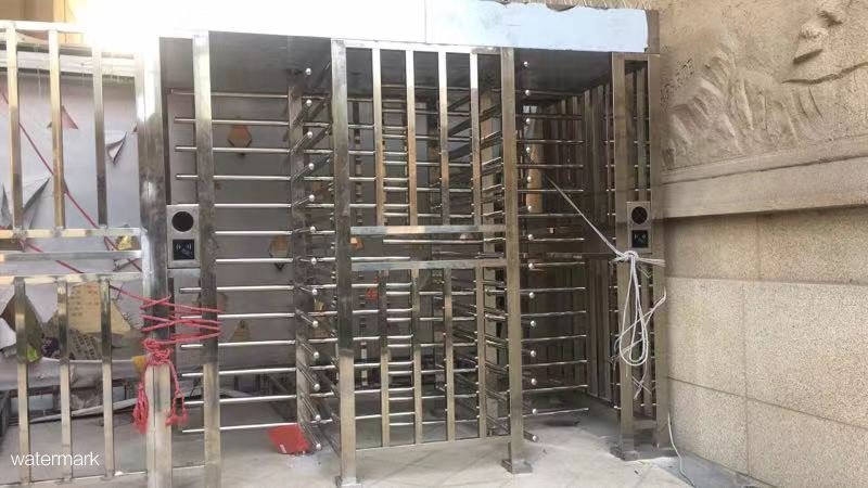 招商地產——佛山依云雍景灣全高閘項目