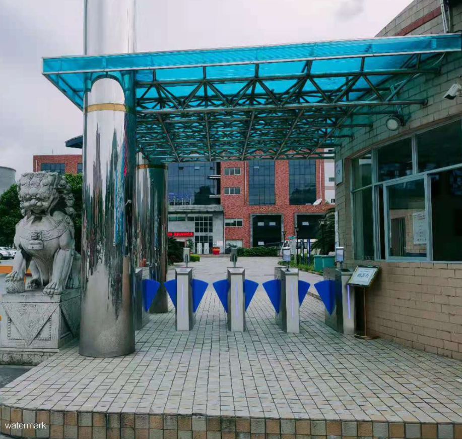 智能測溫人臉健康碼閘機 測溫驗碼“秒通過”