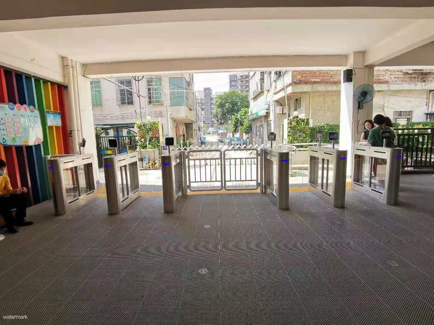 校園一臉通門(mén)禁閘機(jī)系統(tǒng)為孩子保駕護(hù)航