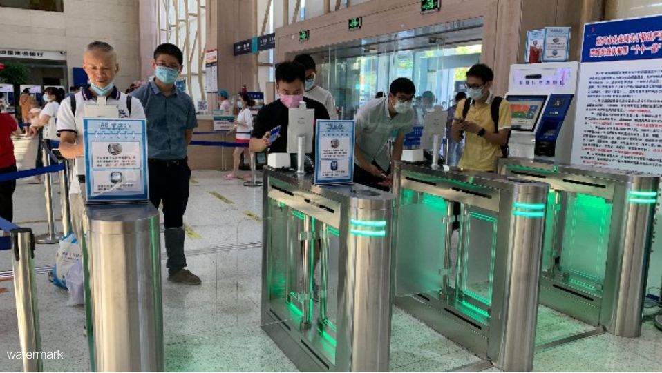 健康碼人臉測(cè)溫閘機(jī)高效防疫更放心