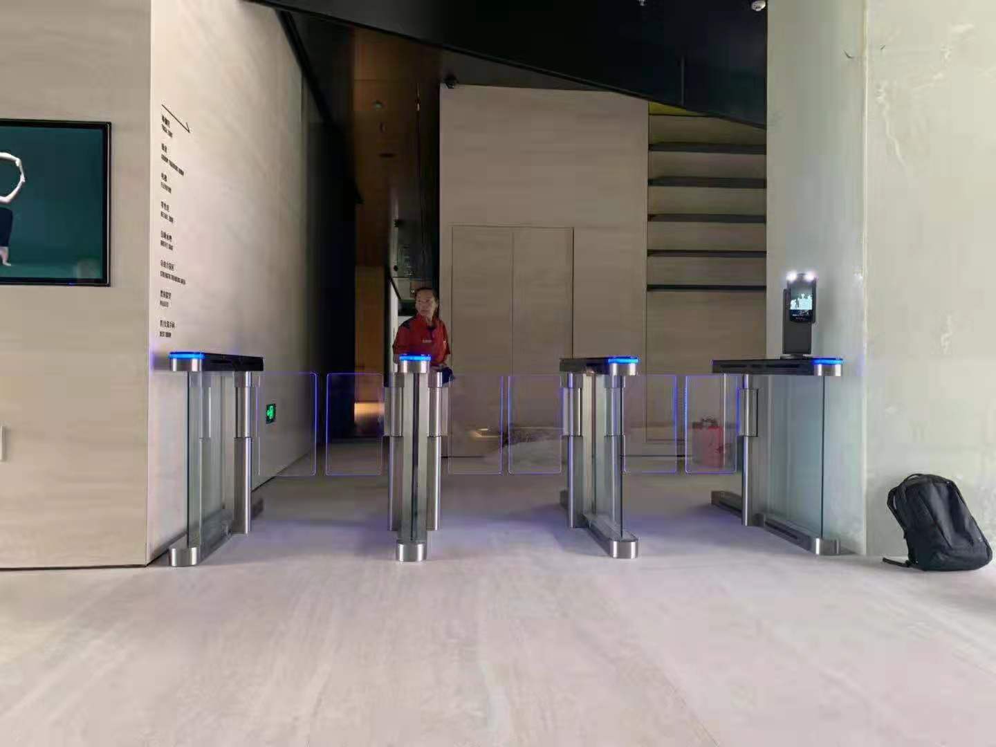 小區人臉識別門禁閘機外觀設計融合安全與美觀