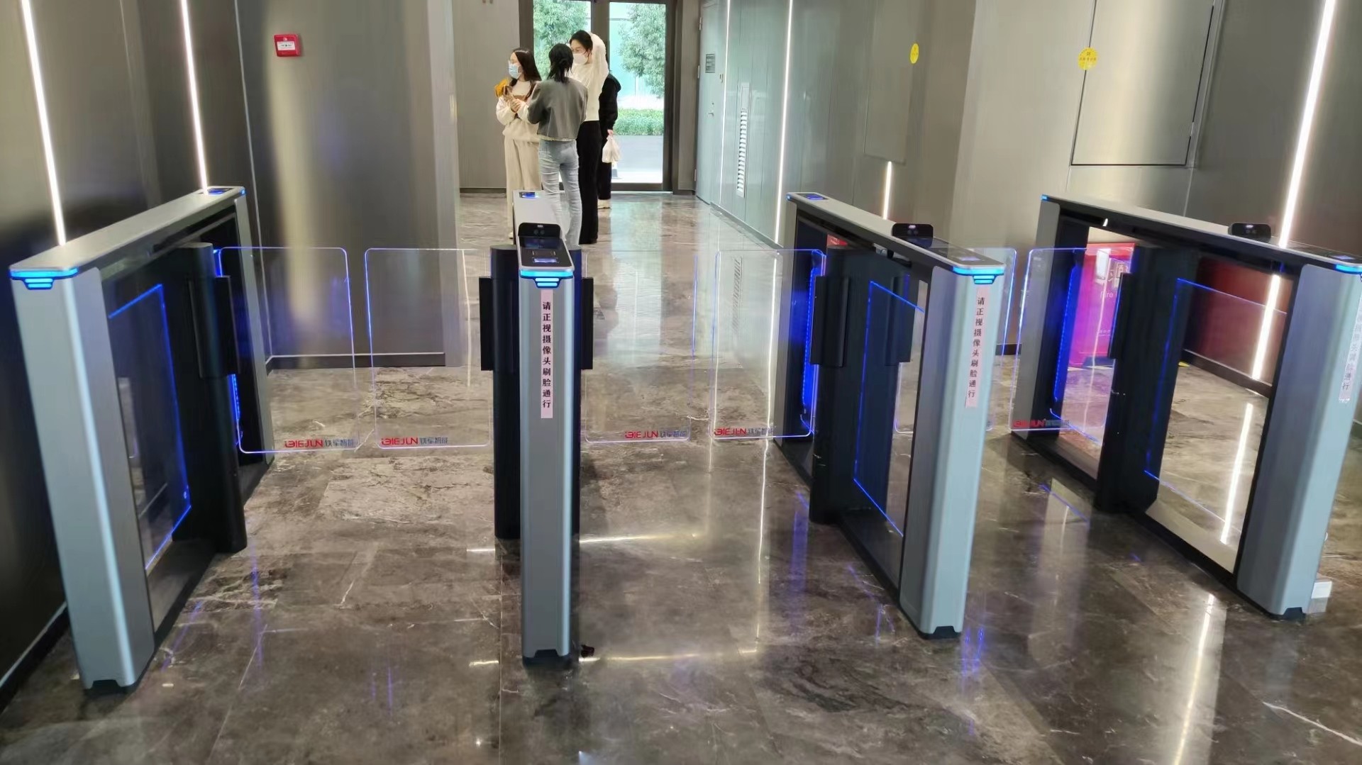 人臉識別門禁閘機改變生活的便捷與安全