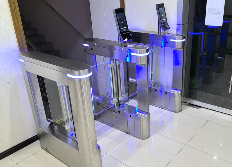 適合小區(qū)過人過電動車的防撞擺閘，撞后可自動復(fù)位