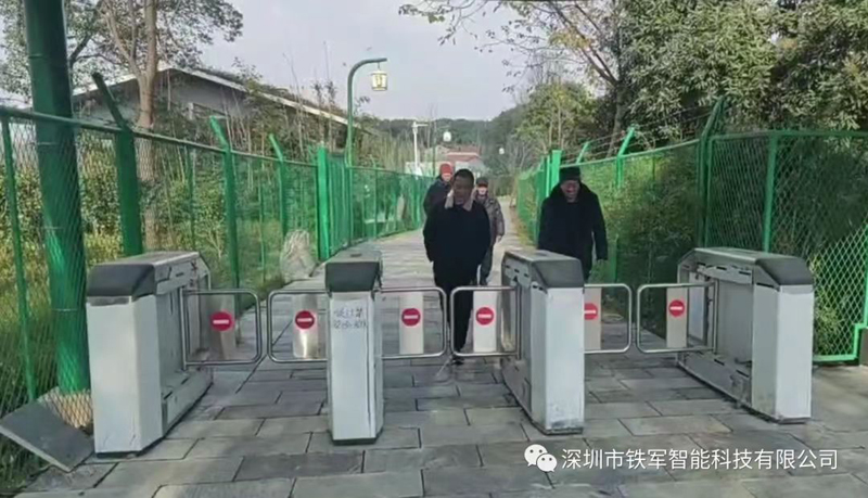 人臉識別+身份驗證+刷卡+掃碼等多功能集于一身的景區智能通道閘機介紹