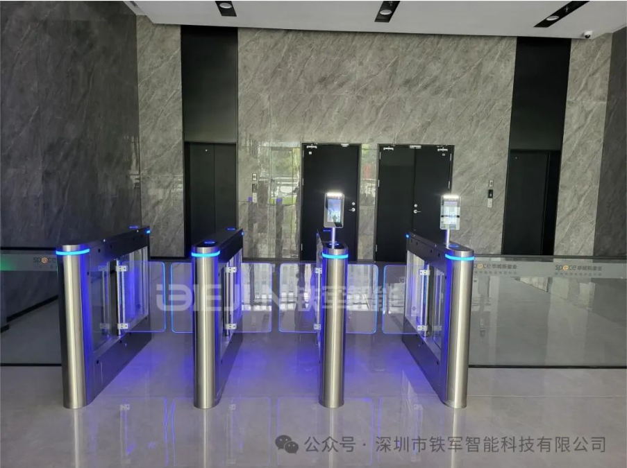 影響人行通道閘機系統安全性的因素有多種，以下是其中的一些主要因素：