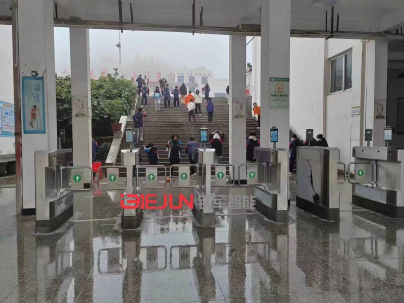 智慧校園推送系統與人行通道閘機的關聯