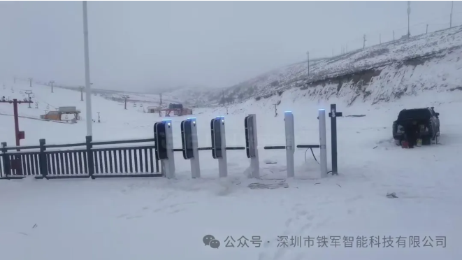 戶外滑雪場人行通道閘刷卡加人臉識別檢票閘機的安裝步驟