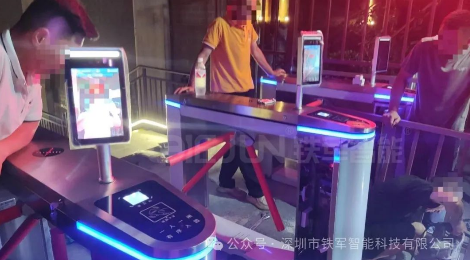 北方礦區出入口工人進出考勤智能門禁閘機的特點