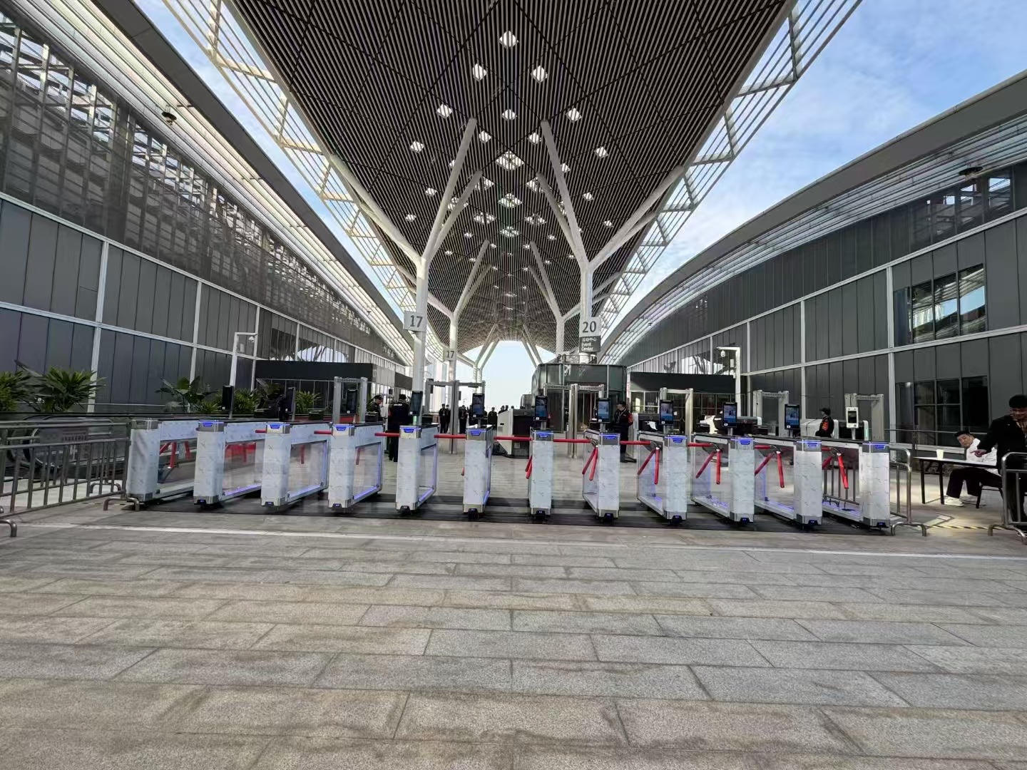 告別紙質(zhì)門票，擁抱未來：演唱會自助檢票閘機的智能化變革