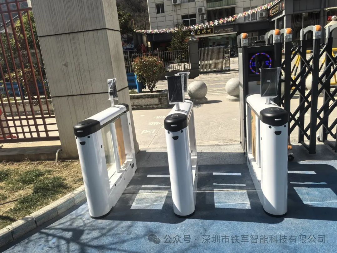 鐵軍智能閘機(jī)廠家為您介紹：校園人行通道閘常見的幾款閘機(jī)